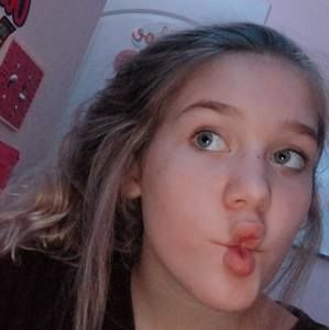 Meet your Posher, Chloe